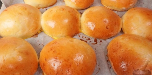 Фото приготовления рецепта: Сакаллы поачи - булочки "с бородой" - шаг №16