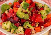 Салат из свёклы, брокколи и перца, с семечками и медово-соевой заправкой