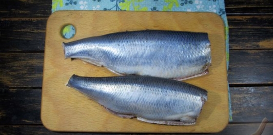 Фото приготовления рецепта: Селёдка по-корейски - шаг №2