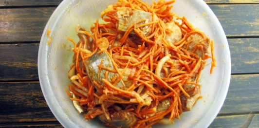 Фото приготовления рецепта: Селёдка по-корейски - шаг №10