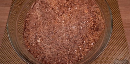 Фото приготовления рецепта: Шоколадная колбаса с каштанами - шаг №7