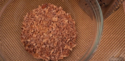 Фото приготовления рецепта: Шоколадная колбаса с каштанами - шаг №2