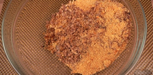 Фото приготовления рецепта: Шоколадная колбаса с каштанами - шаг №4