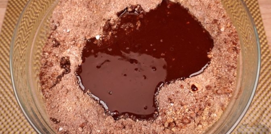 Фото приготовления рецепта: Шоколадная колбаса с каштанами - шаг №11