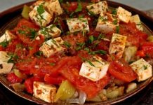 Слоёный салат из запечённых овощей и маринованной феты