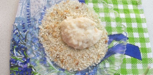 Фото приготовления рецепта: Сочные биточки из куриного филе с манкой - шаг №14