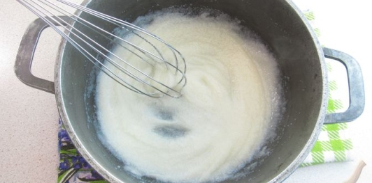 Фото приготовления рецепта: Сочные биточки из куриного филе с манкой - шаг №5