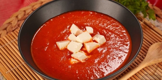 Фото приготовления рецепта: Суп-пюре из запечённой тыквы, сладкого перца и жареного лука - шаг №15