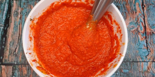 Фото приготовления рецепта: Суп-пюре из запечённой тыквы, сладкого перца и жареного лука - шаг №10