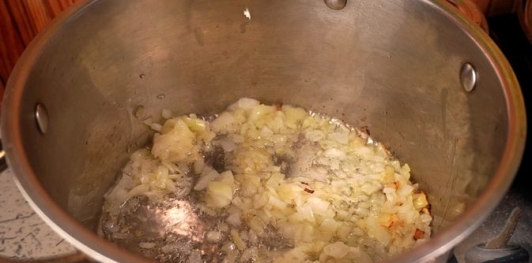 Фото приготовления рецепта: Суп с кроликом и кольраби - шаг №7