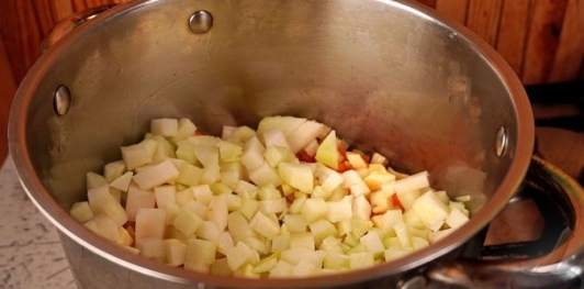 Фото приготовления рецепта: Суп с кроликом и кольраби - шаг №13