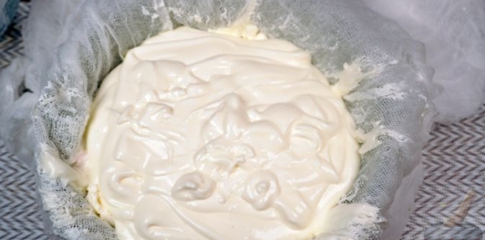 Фото приготовления рецепта: Сыр лабне (молодой) - шаг №4