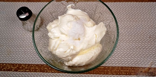 Фото приготовления рецепта: Сыр лабне (молодой) - шаг №2