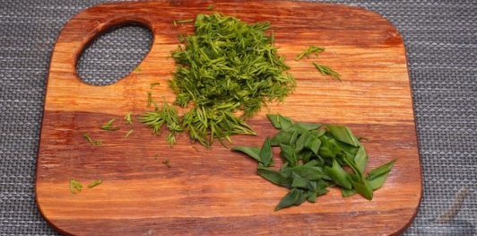 Фото приготовления рецепта: Сырный суп с рисом и сладким перцем - шаг №4