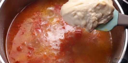 Фото приготовления рецепта: Сырный суп с рисом и сладким перцем - шаг №11