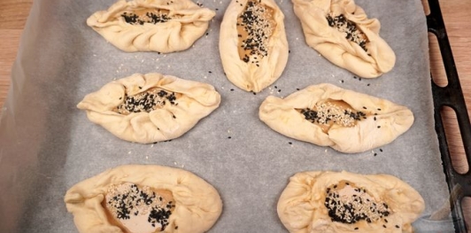 Фото приготовления рецепта: Тахини пиде - шаг №16