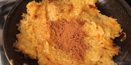 Фото приготовления рецепта: Трдельник с яблочной начинкой - шаг №21