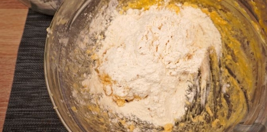 Фото приготовления рецепта: Трдельник с яблочной начинкой - шаг №10