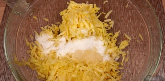 Фото приготовления рецепта: Трдельник с яблочной начинкой - шаг №19