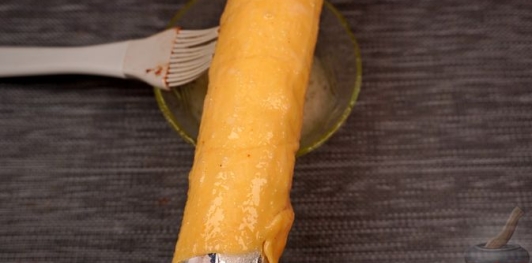 Фото приготовления рецепта: Трдельник с яблочной начинкой - шаг №15