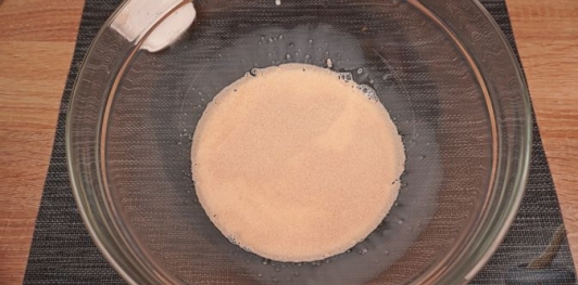 Фото приготовления рецепта: Трдельник с яблочной начинкой - шаг №3