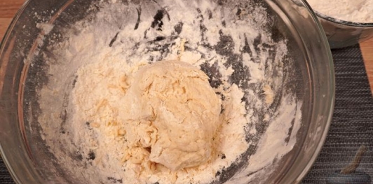 Фото приготовления рецепта: Трдельник с яблочной начинкой - шаг №6