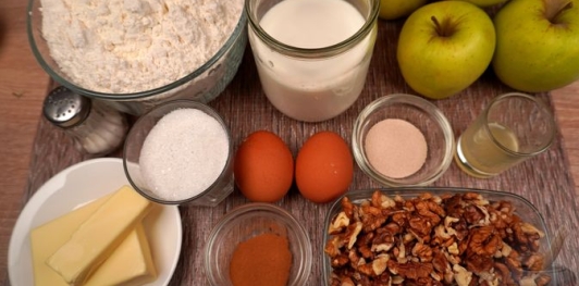 Фото приготовления рецепта: Трдельник с яблочной начинкой - шаг №1