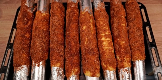 Фото приготовления рецепта: Трдельник со взбитыми сливками - шаг №17