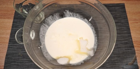 Фото приготовления рецепта: Трдельник со взбитыми сливками - шаг №19