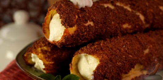 Фото приготовления рецепта: Трдельник со взбитыми сливками - шаг №22