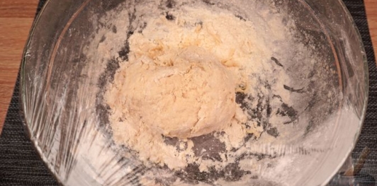 Фото приготовления рецепта: Трдельник со взбитыми сливками - шаг №7