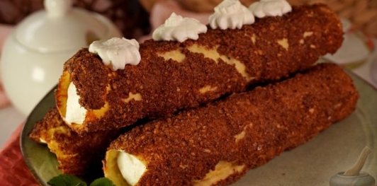 Фото приготовления рецепта: Трдельник со взбитыми сливками - шаг №23