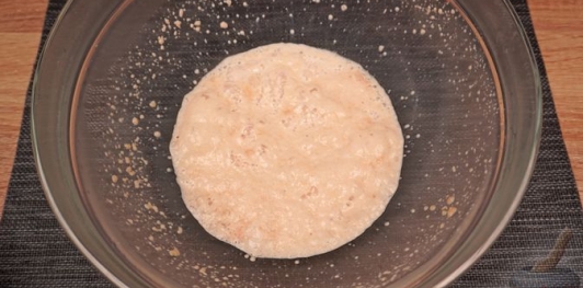 Фото приготовления рецепта: Трдельник со взбитыми сливками - шаг №5