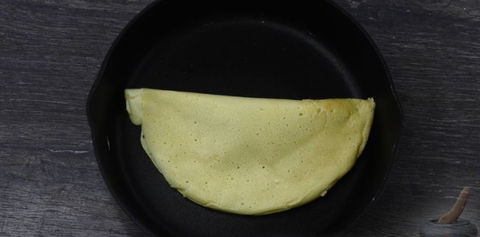 Фото приготовления рецепта: Творожные блины-пирожки с грибной начинкой - шаг №21