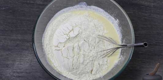 Фото приготовления рецепта: Творожные блины-пирожки с грибной начинкой - шаг №13