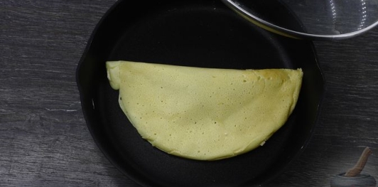 Фото приготовления рецепта: Творожные блины-пирожки с грибной начинкой - шаг №22