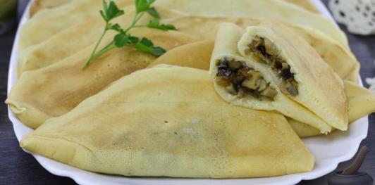 Фото приготовления рецепта: Творожные блины-пирожки с грибной начинкой - шаг №24