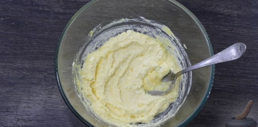 Фото приготовления рецепта: Творожные блины-пирожки с грибной начинкой - шаг №9