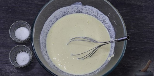 Фото приготовления рецепта: Творожные блины-пирожки с грибной начинкой - шаг №11