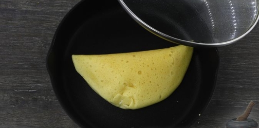 Фото приготовления рецепта: Творожные блины-пирожки со сладкой творожной начинкой - шаг №21