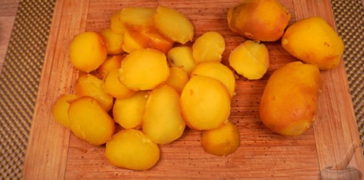 Фото приготовления рецепта: Запечённый картофель с квашеной капустой - шаг №12