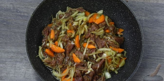 Фото приготовления рецепта: Жареная говядина по-корейски - шаг №13