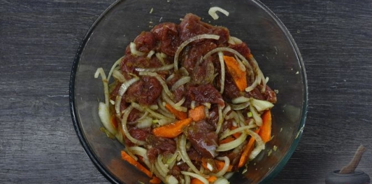 Фото приготовления рецепта: Жареная говядина по-корейски - шаг №12