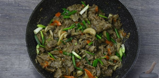 Фото приготовления рецепта: Жареная говядина по-корейски - шаг №19