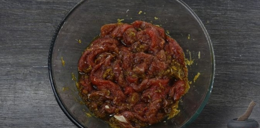 Фото приготовления рецепта: Жареная говядина по-корейски - шаг №9