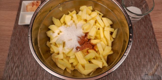 Фото приготовления рецепта: Жемловка с яблоками - шаг №6