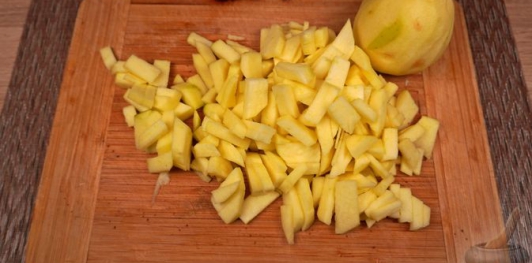 Фото приготовления рецепта: Жемловка с яблоками - шаг №5