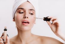 Вторая кожа вместо штукатурки: простой трюк с консилером для безупречного взгляда