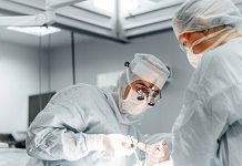 Во Владивостоке медики вырезали у молодой мамы 17-сантиметровую опухоль