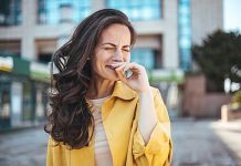 Врач предупредил о разрыве глотки из-за одной привычки